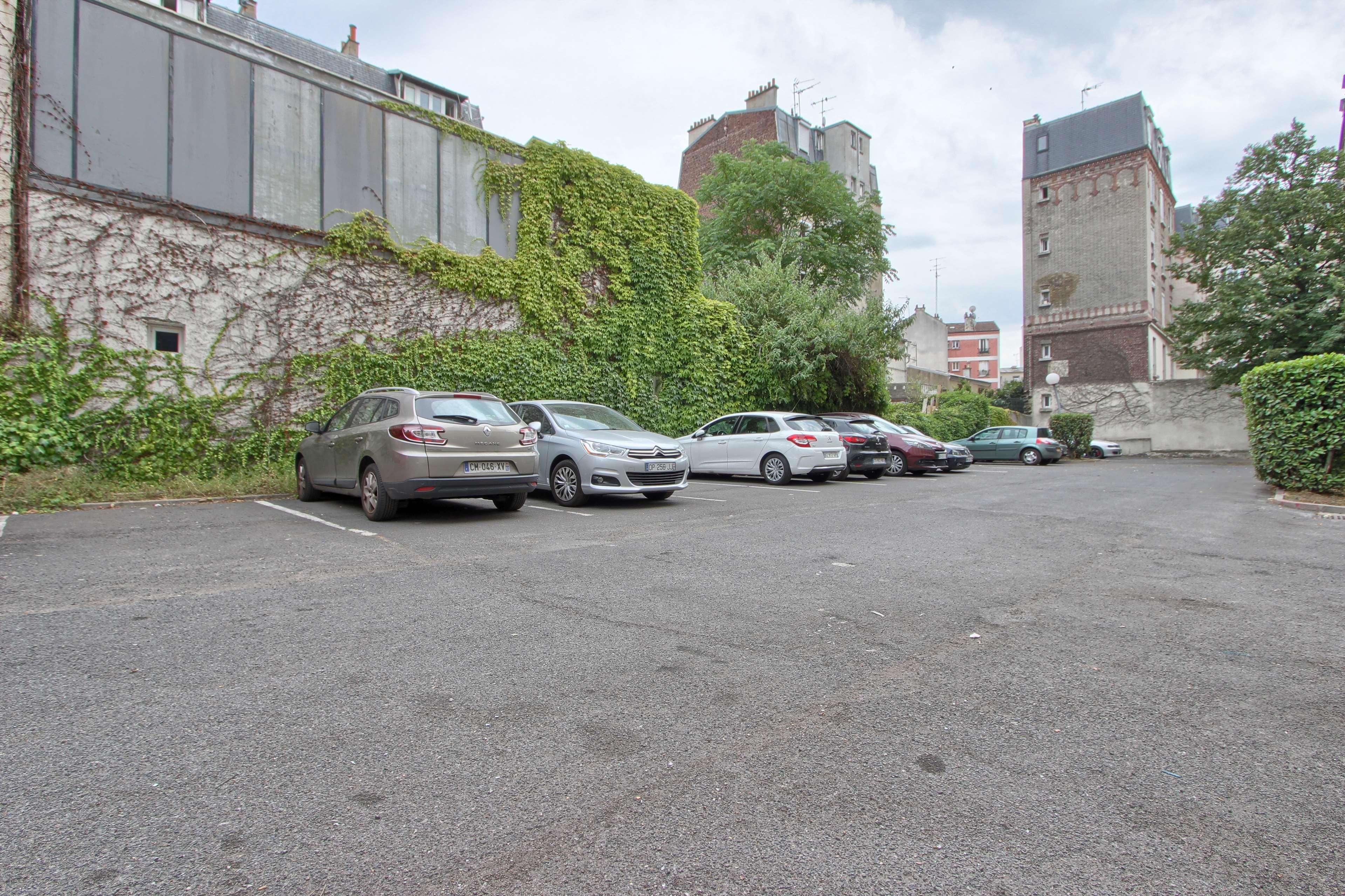 Kyriad Paris Saint Ouen Hotel Exterior photo