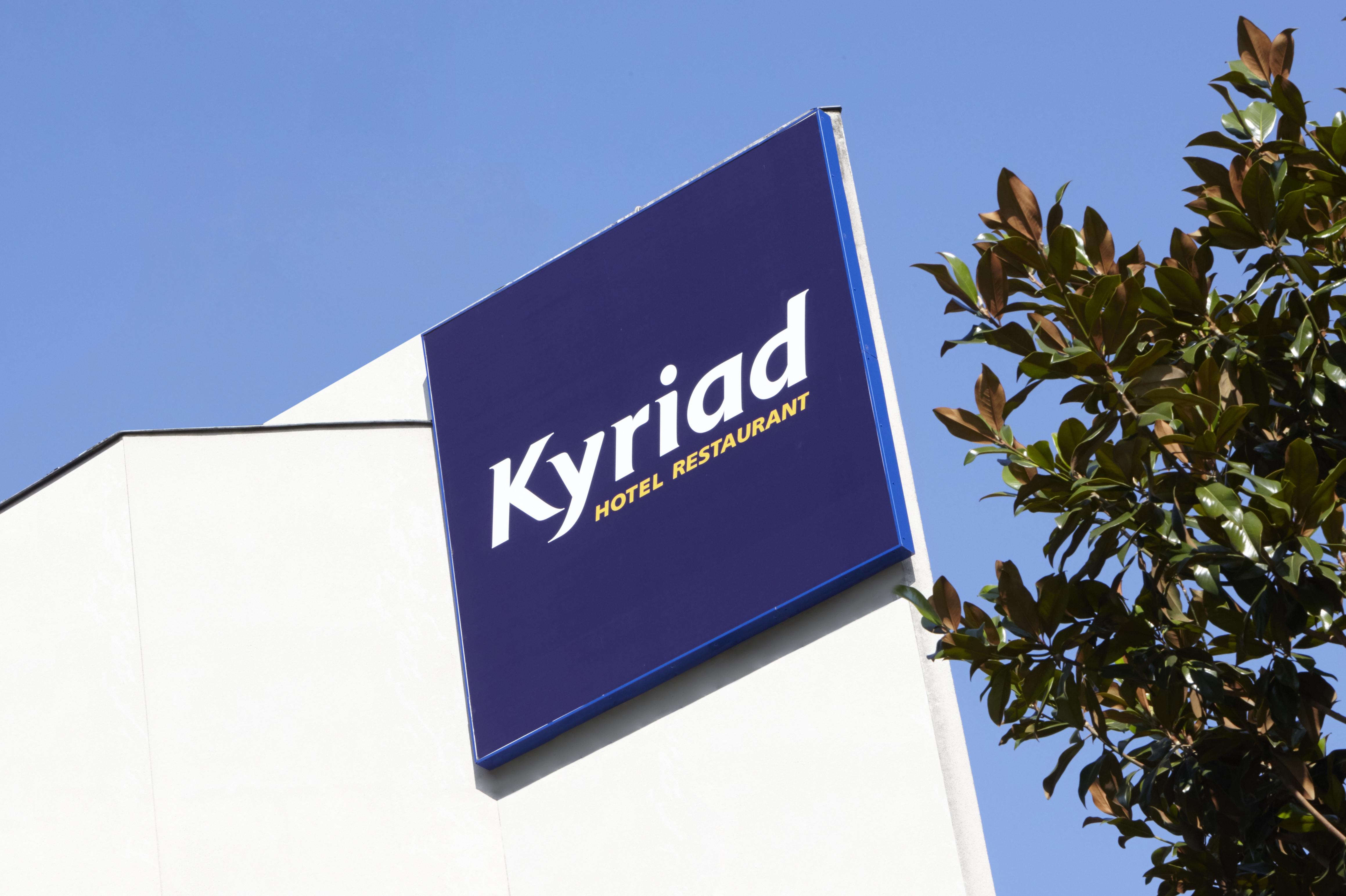 Kyriad Paris Saint Ouen Hotel Exterior photo